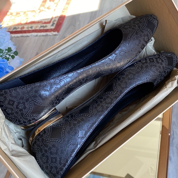 Authentic Burberry flat shoes - Picture 13 of 13